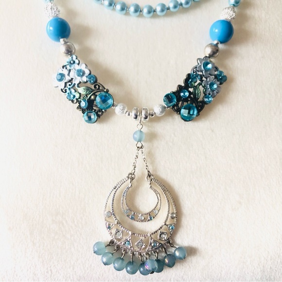 Handcrafted repurpose blue crystal gem Czech glass Pearl toggle clasp necklace - Picture 9 of 9